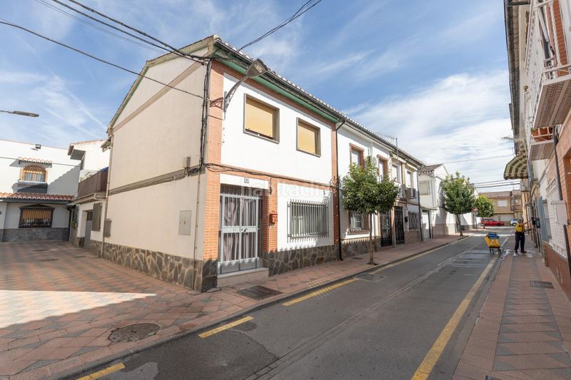 Foto e81f0e30-7c2b-4413-b4eb-f73a7ef67664. Casa pareada en calle de goya 6 bonita casa haciendo esquina en calle goya en Armilla