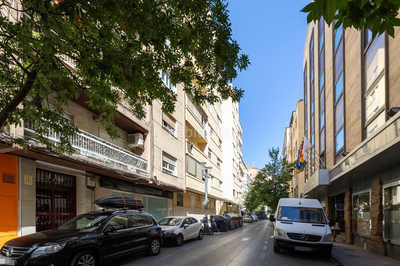 Foto c18aa624-04e5-4da3-923a-194fbe7b2b29. Piso en calle pedro antonio de alarcon 9 espectacular piso de 4 dormitorios en pedro antonio de alarcón 9 en Granada