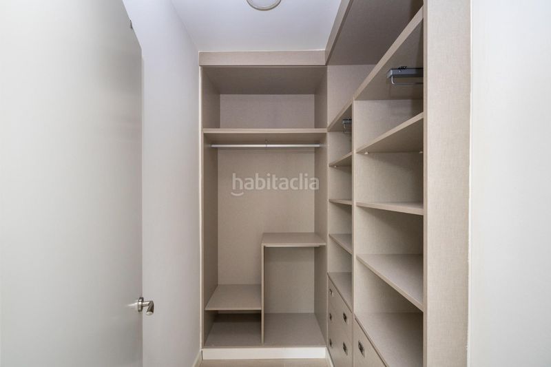 Foto c24dbbd4-01f8-48d3-922d-ccf19f675bfe. Piso en calle pedro antonio de alarcon 9 espectacular piso de 4 dormitorios en pedro antonio de alarcón 9 en Granada