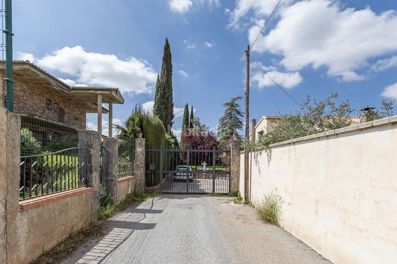 Foto 234b3d41-e321-4d13-9b43-5555d97ae45d. Casa amb aparcament piscina a Ogíjares