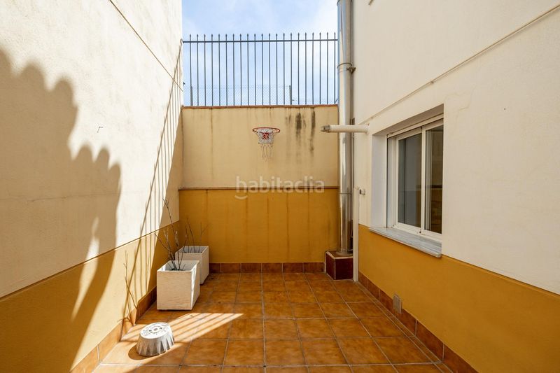 Foto 0fc414a0-e651-40ba-941f-34991b38b62d. Casa pareada en maria pinet 10 bonita pareada con piscina comunitaria en Cenes de la Vega