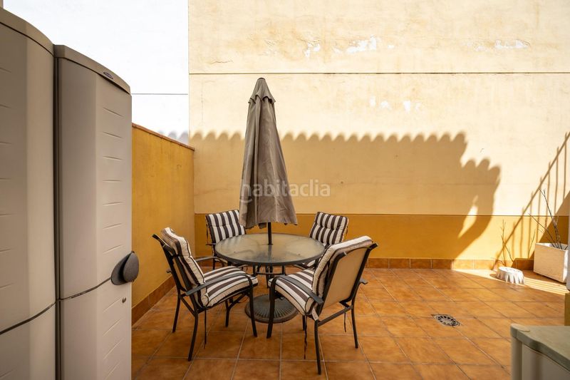 Foto 46368947-90cc-47a8-8216-01ef4a99be5d. Casa pareada en maria pinet 10 bonita pareada con piscina comunitaria en Cenes de la Vega