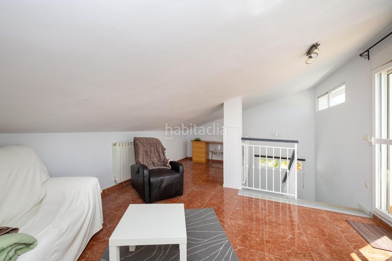 Foto 54d9c879-2613-45d3-88e4-e2e380448a07. Casa pareada en maria pinet 10 bonita pareada con piscina comunitaria en Cenes de la Vega