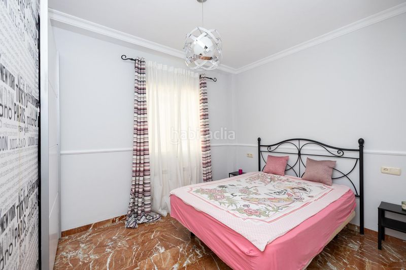 Foto 701500da-c221-4688-b575-3fabfb0ab873. Casa pareada en maria pinet 10 bonita pareada con piscina comunitaria en Cenes de la Vega