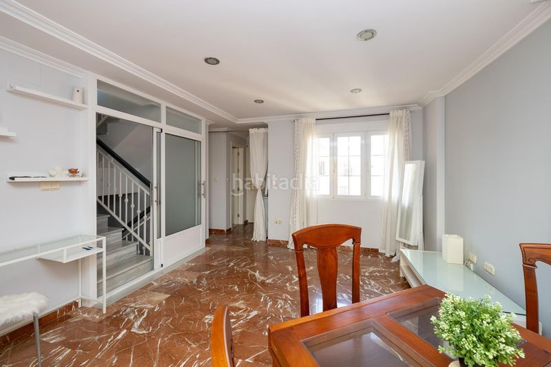Foto 9f735c87-611b-47ae-b12f-963045e6089e. Casa pareada en maria pinet 10 bonita pareada con piscina comunitaria en Cenes de la Vega