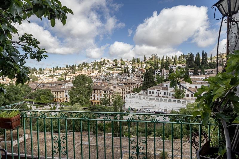 Foto 184c43d7-81c7-46f0-9e73-01e9a6f18ad2. Casa en cuesta rey chico preciosa casa con vistas a la alhambra en Granada