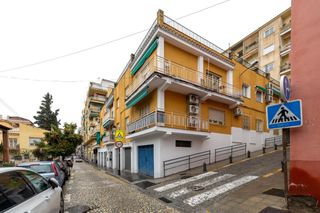 Pis a Calle santiago 75. Piso de tres dormitorios en el realejo