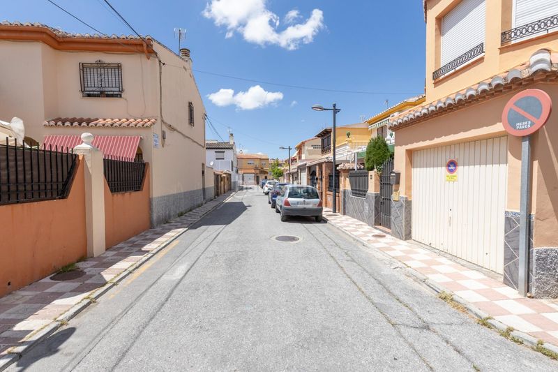 Foto 58126b87-639a-4489-8d35-37aed0933625. Casa adossada amb calefacció aparcament a Avda. De los Ogíjares Armilla