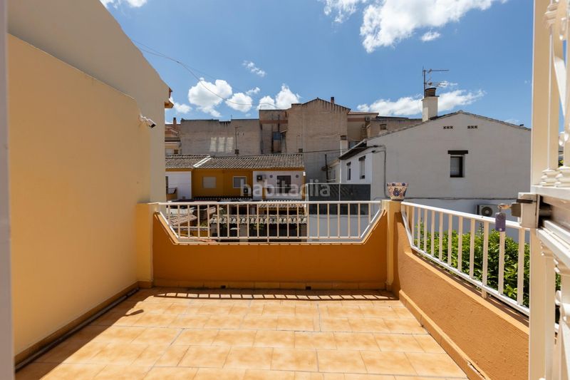 Foto f77298a8-d01c-42b1-97c8-87b2b8d12e4c. Casa adossada amb calefacció aparcament a Avda. De los Ogíjares Armilla