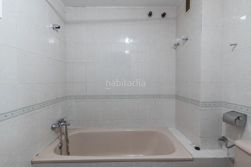 Foto 6ef932e7-128b-44d1-b5b5-57bb8d30873a. Piso en calle doctor jimenez diaz 3 junto avenida andaluces en Granada