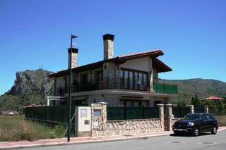 Casa a Ezcaray. Fantástico chalet en campos blancos