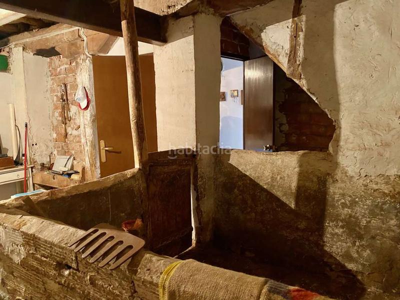 Foto b4d737ce-6d05-4980-b6b5-351a60eaecb1. House with heating in Santurdejo