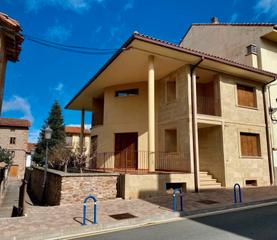 Xalet a Ezcaray. Chalet con jardín en la zona del río