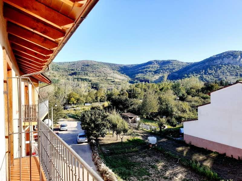 Foto d3e89958-358a-4b45-ac4c-2436f6a8eaa1. Dúplex amb calefacció aparcament a Ojacastro