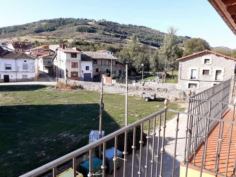 Foto ea54e0d7-9786-429e-8e37-410d03abe03b. Dúplex amb calefacció aparcament a Ojacastro