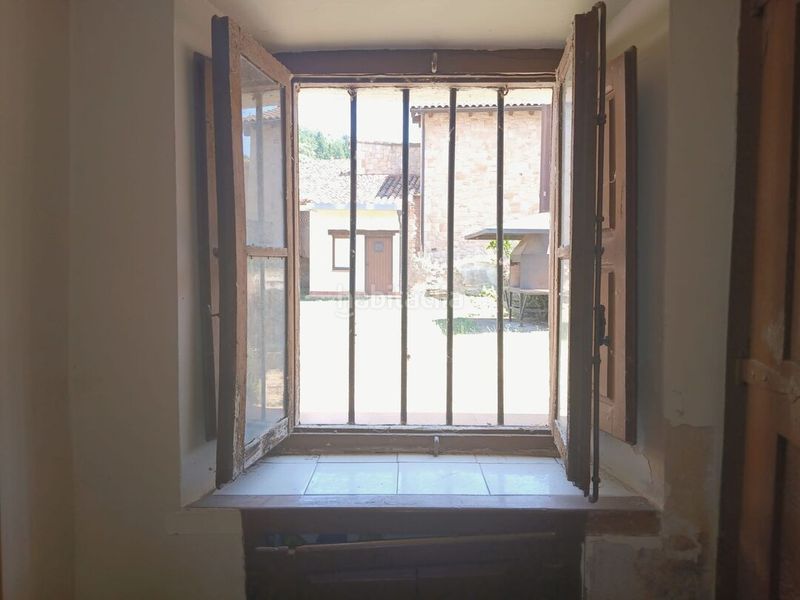 Foto fe4d90fb-86a7-4307-9f9e-eed336c84176. Casa amb calefacció a Santurdejo