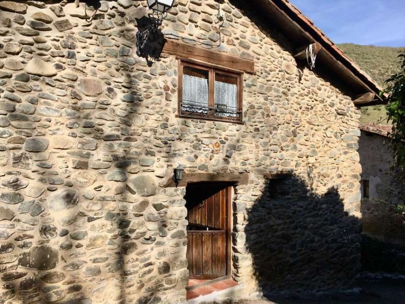 Foto 5faed886-f1e3-4331-a5ce-09e36c9011e3. Casa amb calefacció a Ezcaray