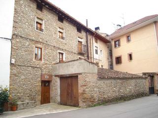 Casa a Ezcaray. Casa de pueblo en ezcaray