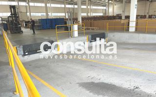 Alquiler Nave industrial en Avinguda del mogent. 4 muelles de carga y descarga