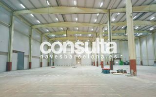 Location Bâtiment à usage industriel à Carrer ripollès 4. 33 muelles de carga y descarga