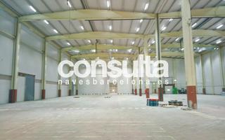 Lloguer Nau industrial a Carrer ripolls 4. Logstica con numerosos muelles de carga y descarga