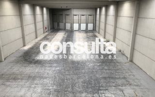 Lloguer Nau industrial a Carrer de les nuadores 18. Nave logística con 8 muelles de carga y descarga
