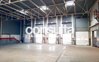 Nau industrial a Carrer de joanot martorell 94. 4 muelles de carga y descarga