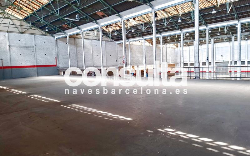 Foto 47283332-7048-41f0-aabd-5040a3e5cdaf. Alquiler nave industrial en carrer de joanot martorell 94 4 muelles de carga y descarga en Sabadell