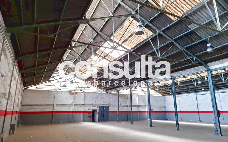 Foto 6008e5e5-9264-41e8-9062-57de1a7b9cb7. Alquiler nave industrial en carrer de joanot martorell 94 4 muelles de carga y descarga en Sabadell