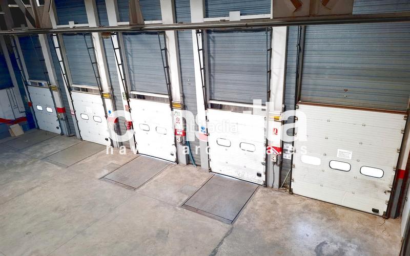Foto 2f5d22e6-a41f-4d56-880a-c342d78c989c. Rent industrial building in carrer de joanot martorell 94 in Sabadell
