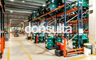 Miete Fabrikhalle  Carrer muga 1. 2 muelles de carga y descarga