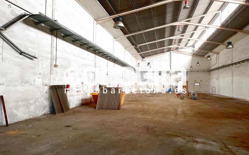 Foto 10f53547-db62-4e39-9625-cd73275fc2fc. Alquiler nave industrial en carrer velázquez 3 patio 114 m² en Badalona