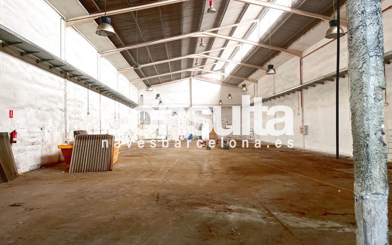 Foto 78328b73-e462-4316-8367-104857d03e58. Alquiler nave industrial en carrer velázquez 3 patio 114 m² en Badalona