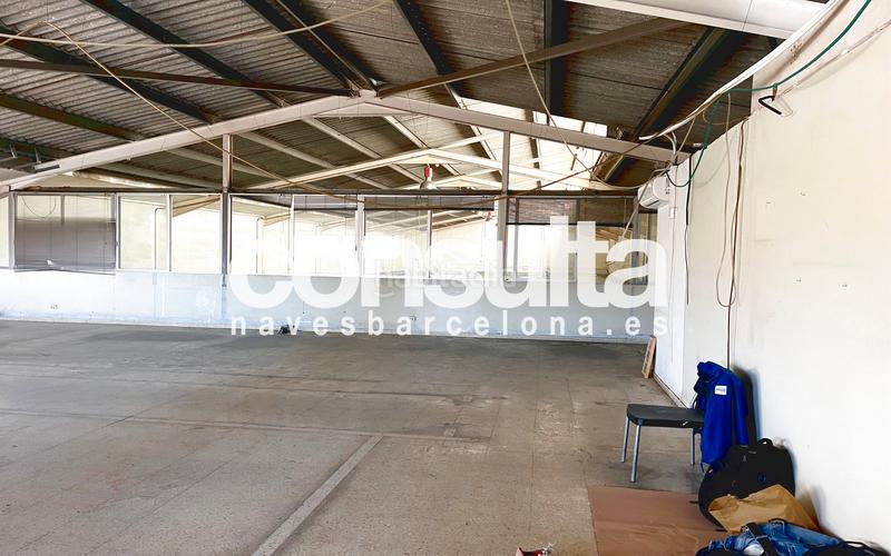 Foto b9900cb7-554d-4074-9619-b2a6fb5d2f34. Alquiler nave industrial en carrer velázquez 3 patio 114 m² en Badalona