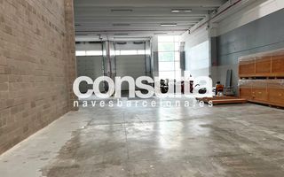 Rent Industrial building in Carrer de tarragona 135. Patio 1.385 m²