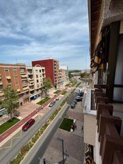 Pis  Calle ancha. Piso centrico y luminoso