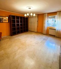 Etagenwohnung in Calle Canalejas 13