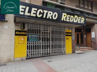 Local commercial  Cruz. Local com. en venta en carretas, 2 despachos.