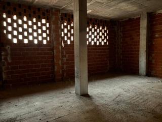 Local Comercial en Espinardo. Amplio local con 4 plazas de garaje!!