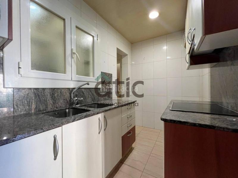 Foto 334383dd-742f-40b3-bc0d-daabbf57d8f3. Piso  en venta en zona pl. de la creu en bases de Manresa - carretera de santpedor Manresa