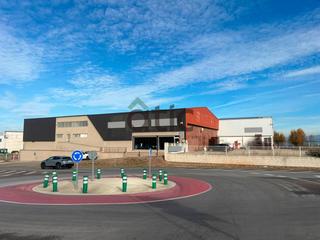 Bâtiment à usage industriel  Calle narcís monturiol. Nave comercial en venta en la balconadacal gravat08243