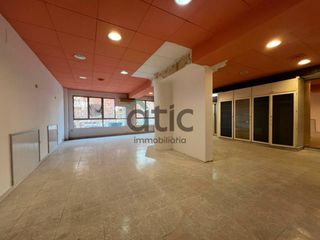 Business premise in Paseo Pere III