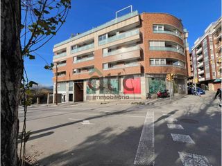 Lloguer Local Comercial  Avenida tudela. Alquiler de local comercial en manresa  plaça de catalunya