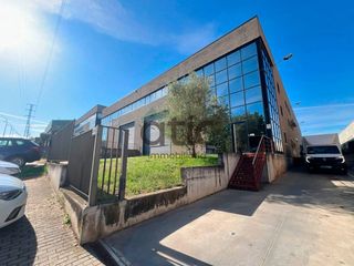 Miete Fabrikhalle  Calle josep comas i solà. Nave en alquiler en pol. ind. bufalvent