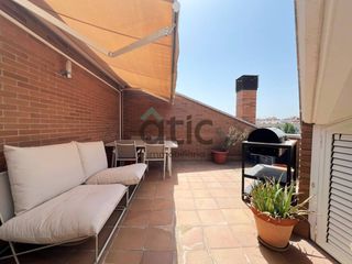 Duplex  Avenida tudela. Se vende dúplex con terraza, 2 plazas de parking 1 opcional y tr