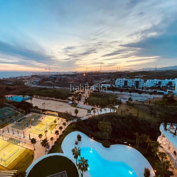 Foto 6759a71b-0f93-42aa-bcb9-cf02a919d0a1. Àtic amb calefacció aparcament piscina a Las Gaviotas - Carvajal Fuengirola