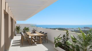 Planta baixa a La Cala Mijas. Planta baja con jardín y terraza cubierta y descubierta, orienta