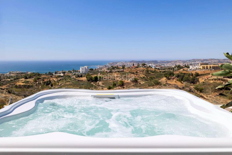 Foto 3b377e86-a401-49f2-ab75-ff3e5c8267ff. Ático majestuoso ático con maravillosas vistas al mar listo para que empieces a disfrutarlo desde ya !!!. en Fuengirola