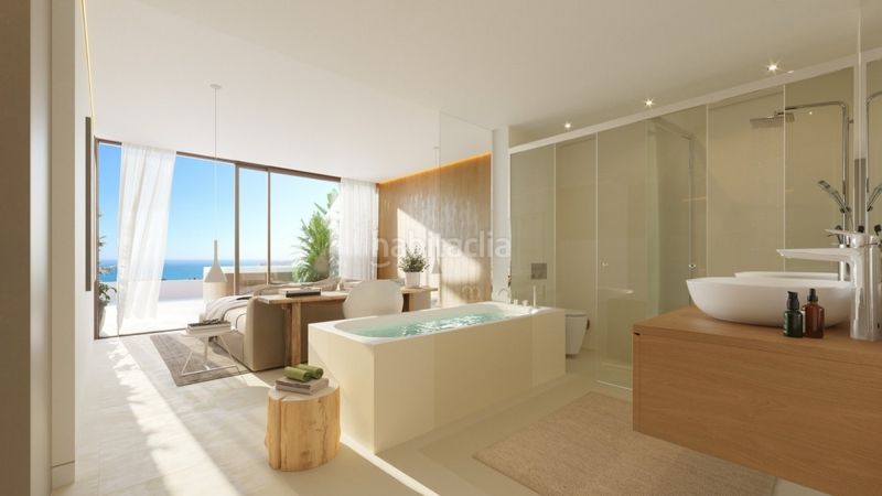 Foto ec830ef4-6d86-48eb-8a99-7b4603999940. Ático majestuoso ático con maravillosas vistas al mar listo para que empieces a disfrutarlo desde ya !!!. en Fuengirola