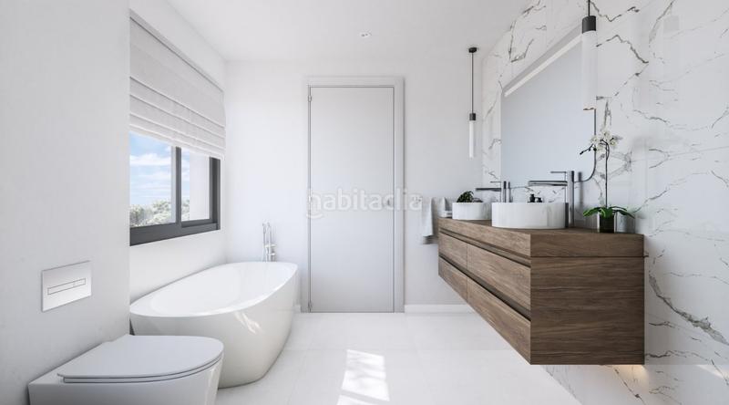 Foto 19b9c91c-bec3-4d9f-80ee-a27a4be1bb71. Ático fantástico atico duplex ya terminado, con 100m2 exteriores entre terraza y solarium y vistas al mar. en Fuengirola